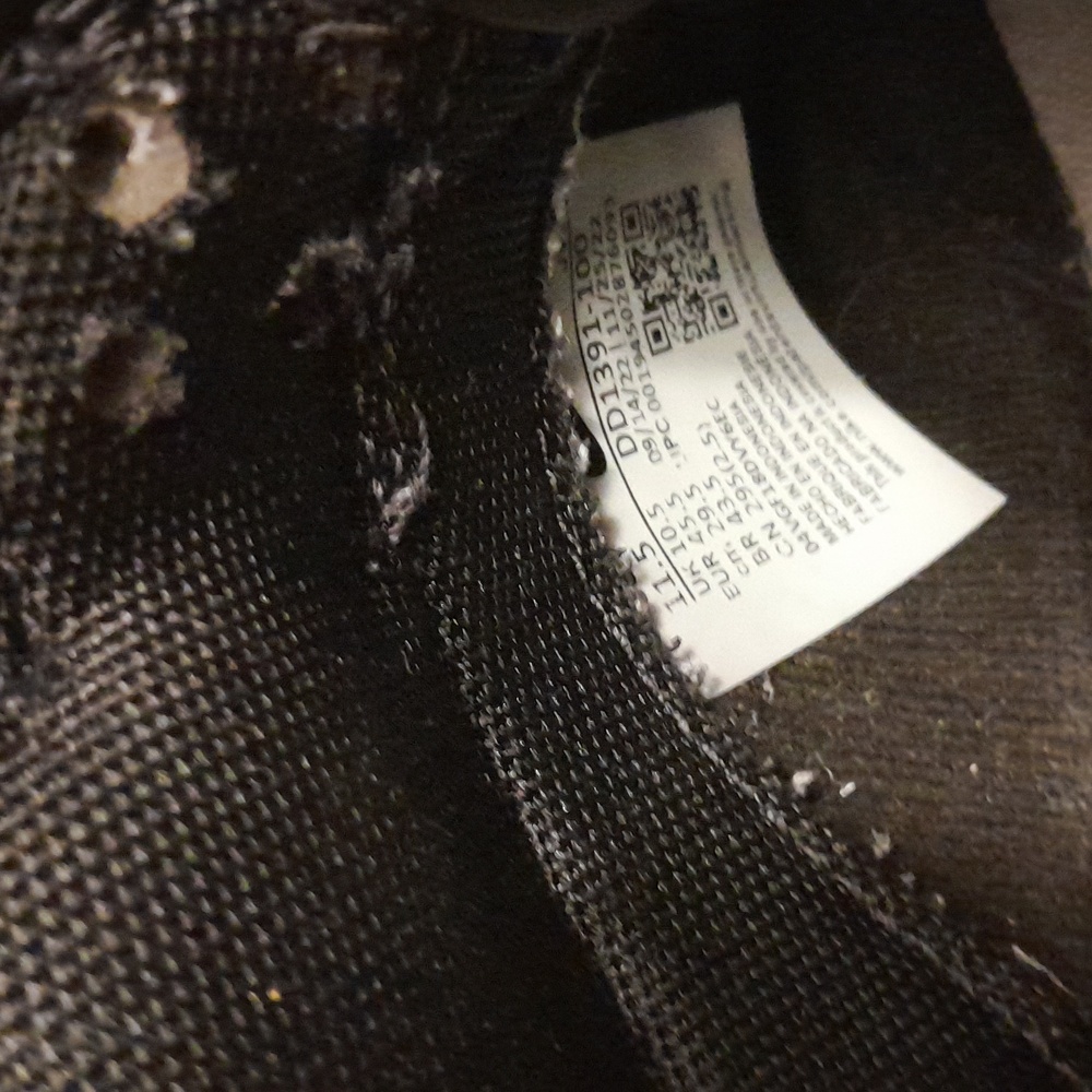 Nike Black and White Sneakers - Picture 5 of 5